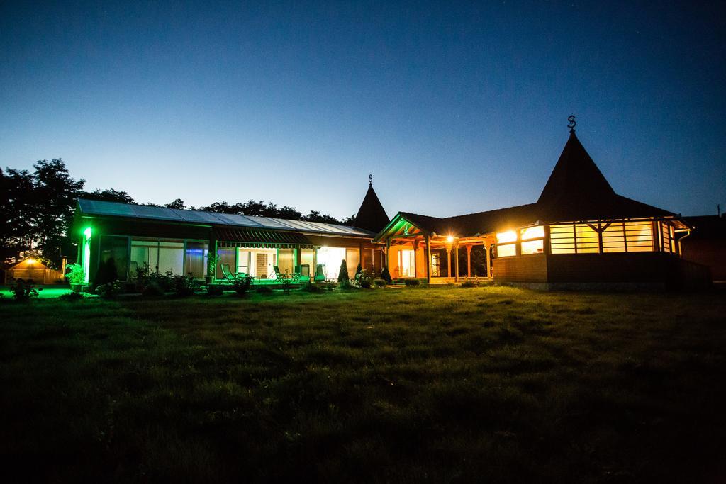Aparthotel Szatmar Beregi Elmenyliget Fehérgyarmat Exterior foto